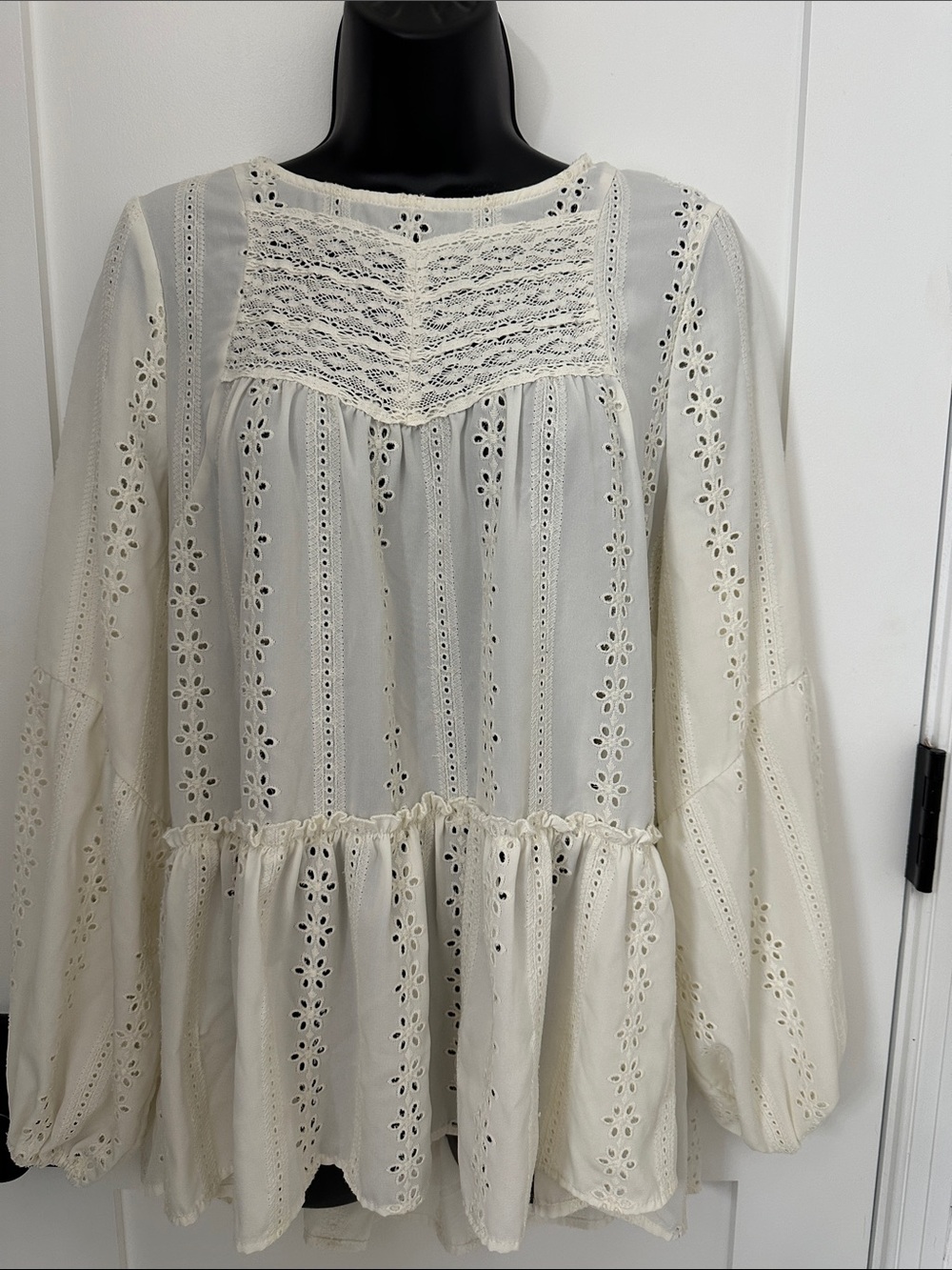 Wonderly Cream Eyelet Lace Peasant Blouse